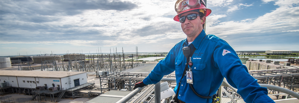 worker at pascagoula refinery